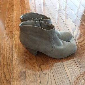 Booties faux suede